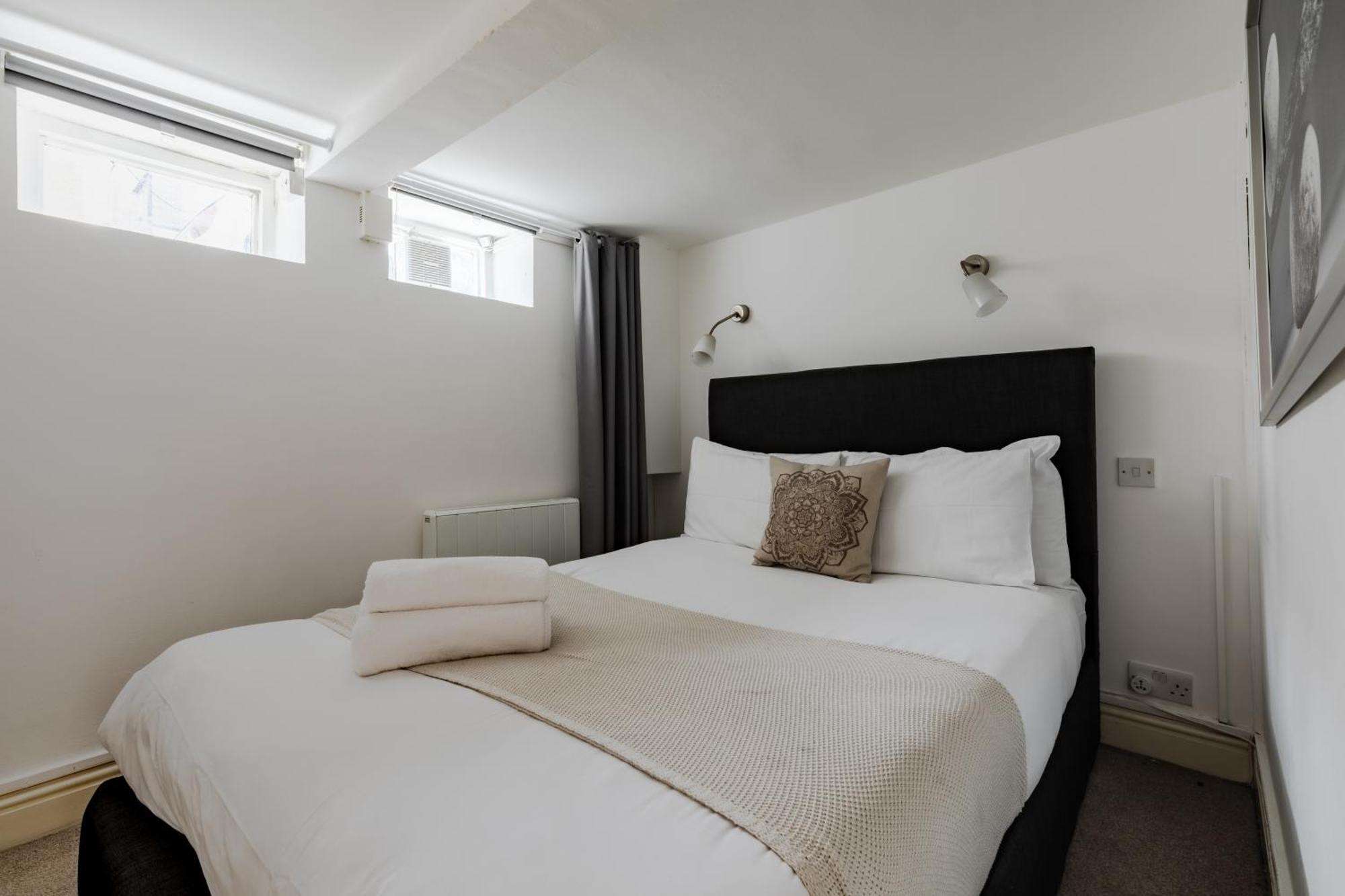 Fairhazel Gardens Studios London Room photo