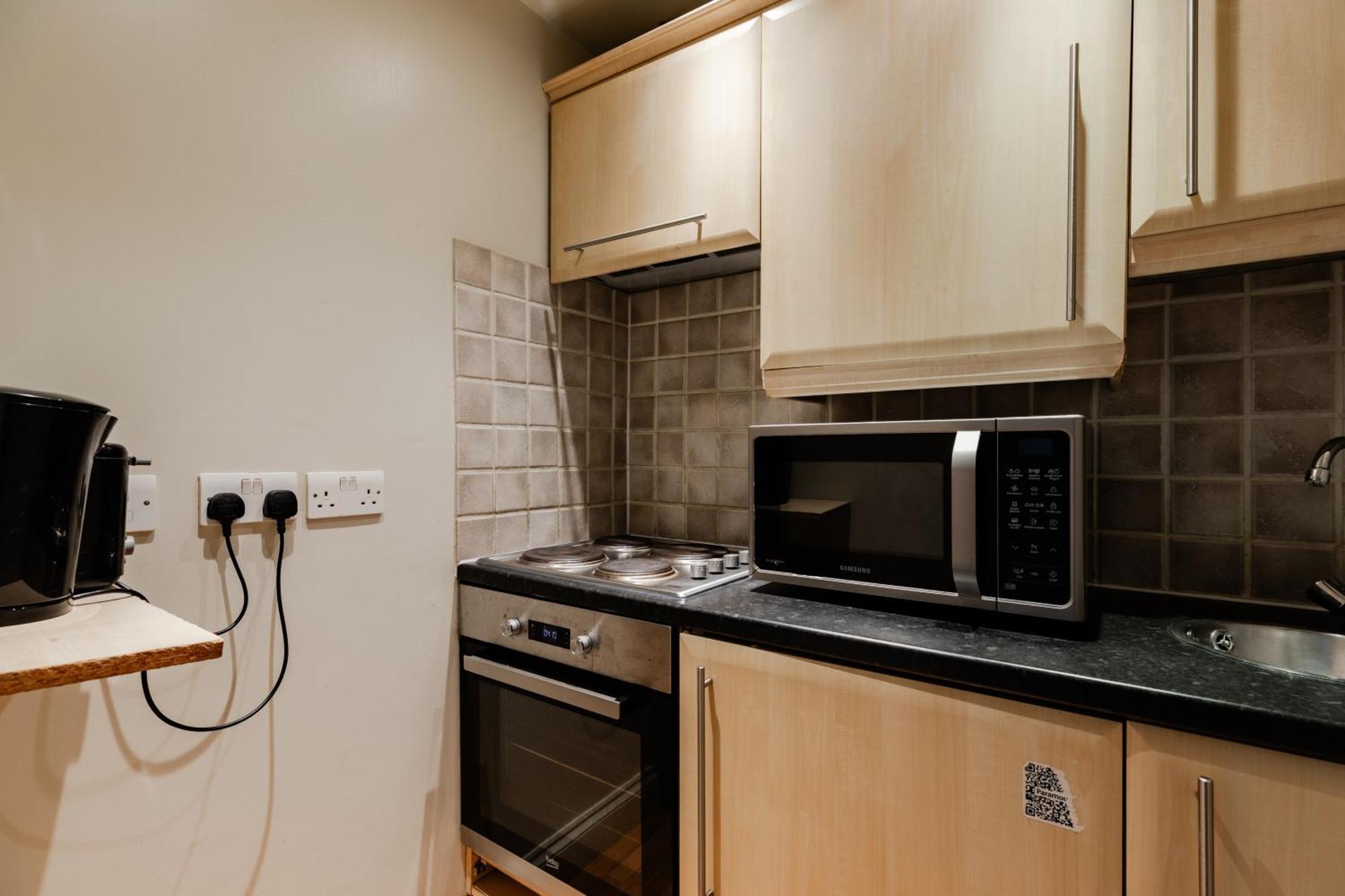 Fairhazel Gardens Studios London Room photo