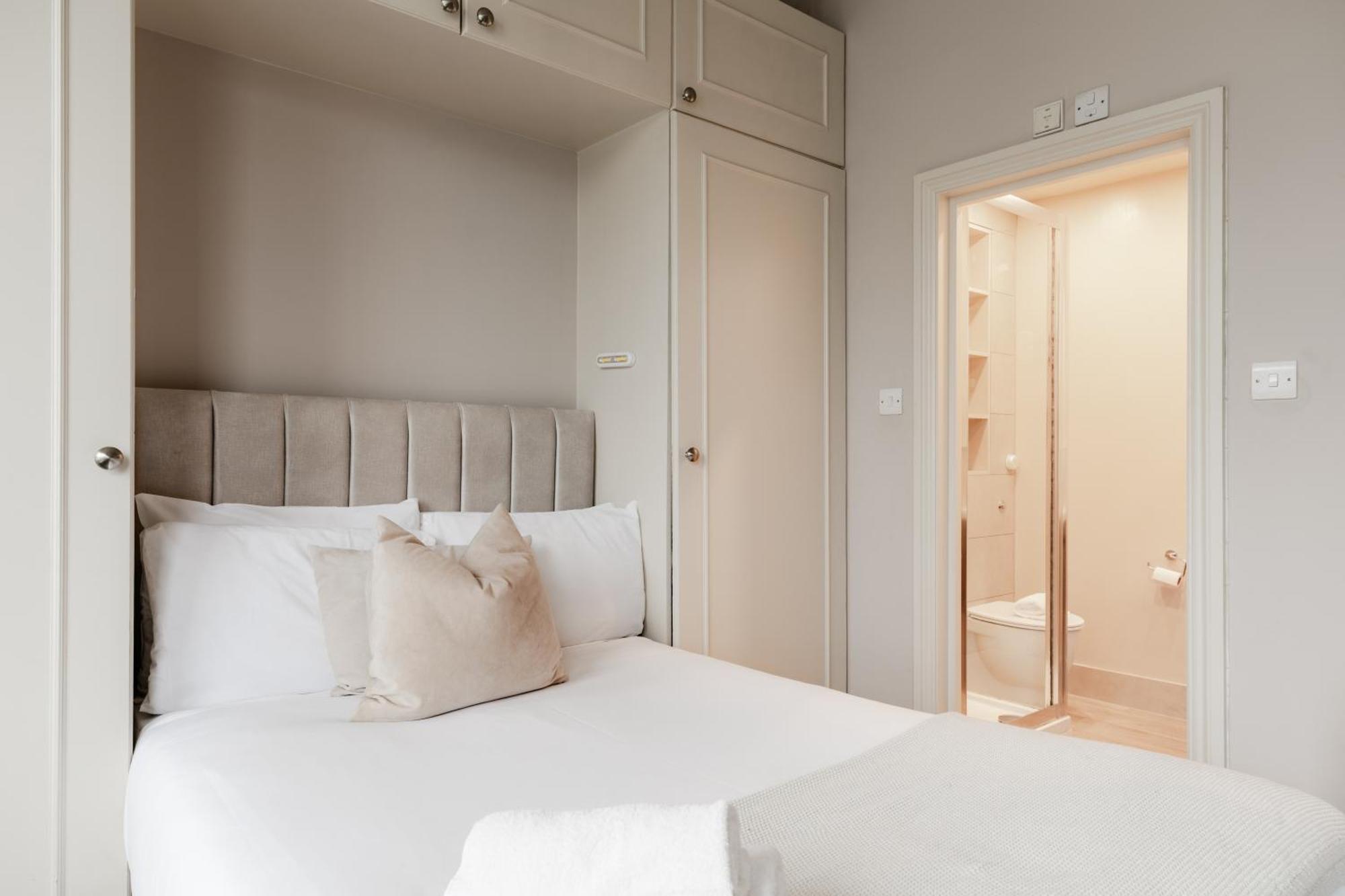 Fairhazel Gardens Studios London Room photo